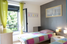 Chambre lumineuse et spacieuse